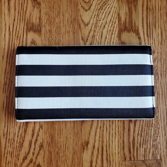 KUT From the Kloth Wallet. - Picture 3 of 10